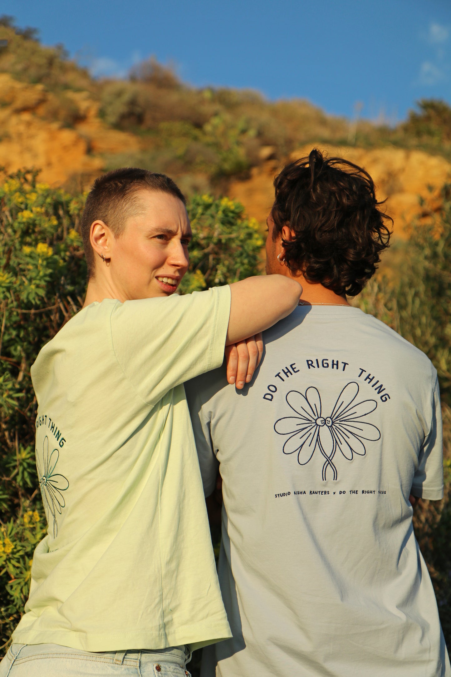 Minimalistisch geborduurd T-shirt van Nijmeegse ontwerpers