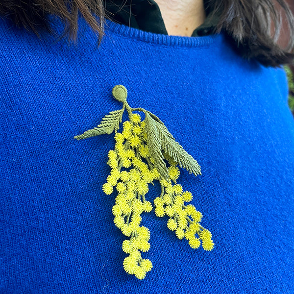 Mimosa bloemen - geborduurde broche