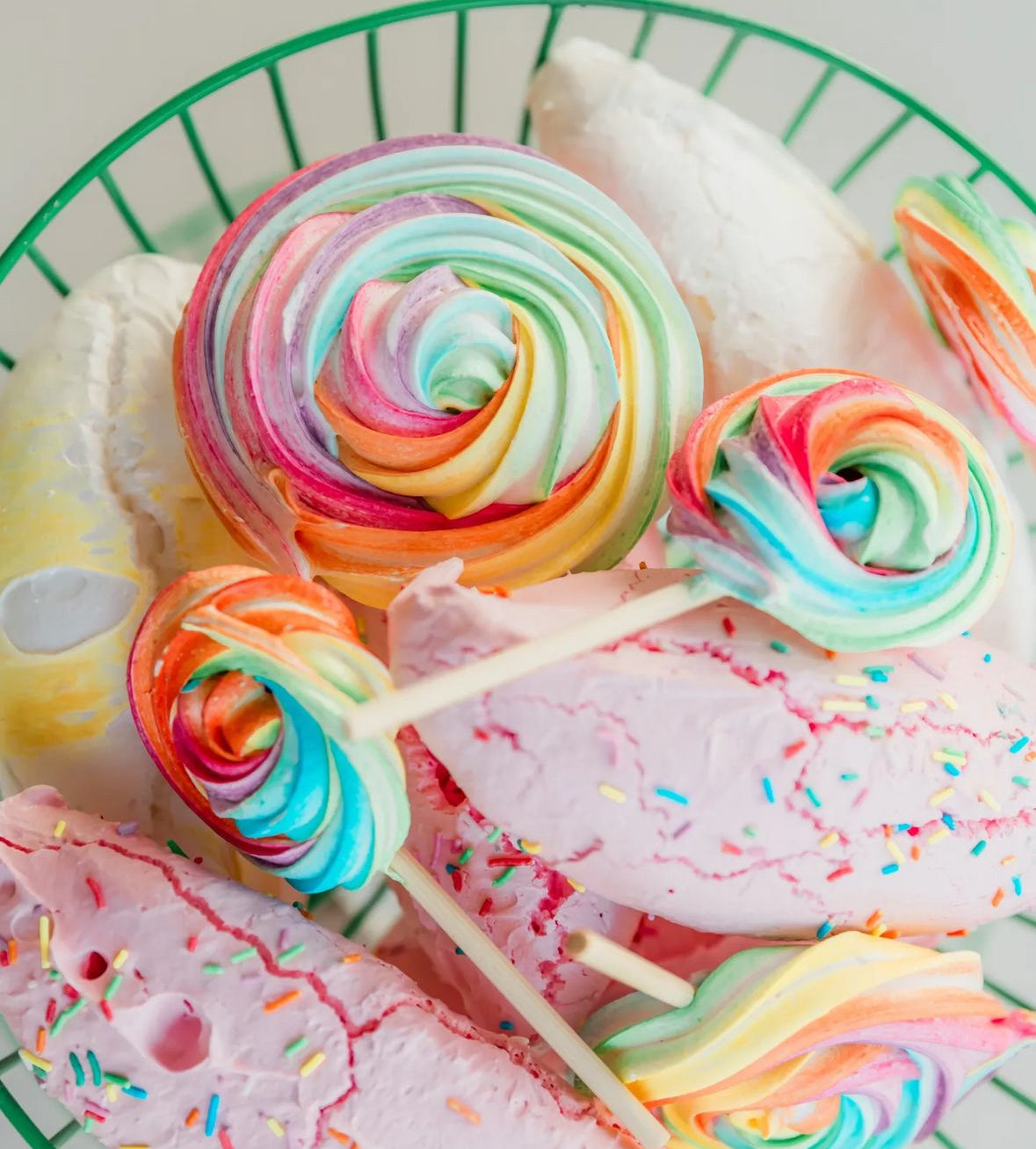 Meringue Mini Rainbow Lolly