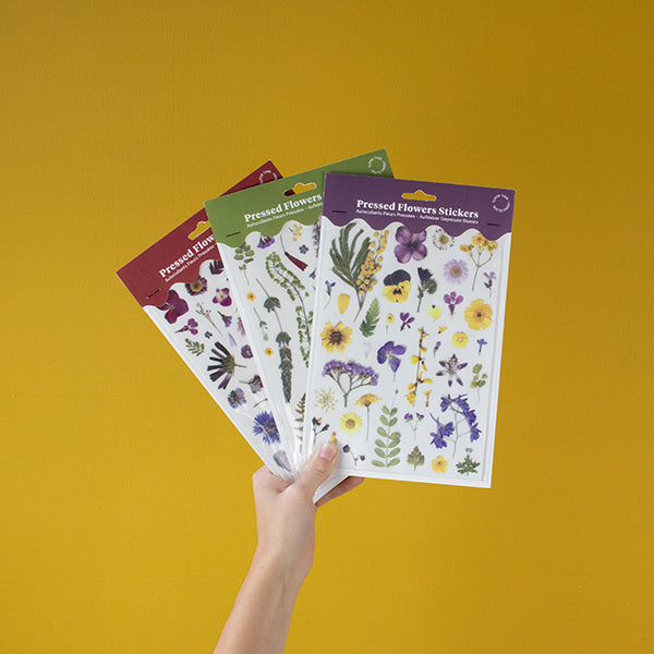 Stickervel met geperste bloemen motief