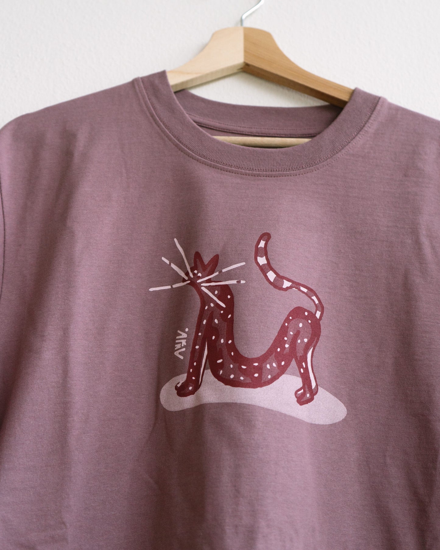 T-shirt - Catpose donkerroze