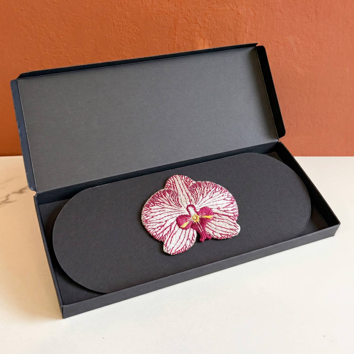Orchidee - Geborduurde broche