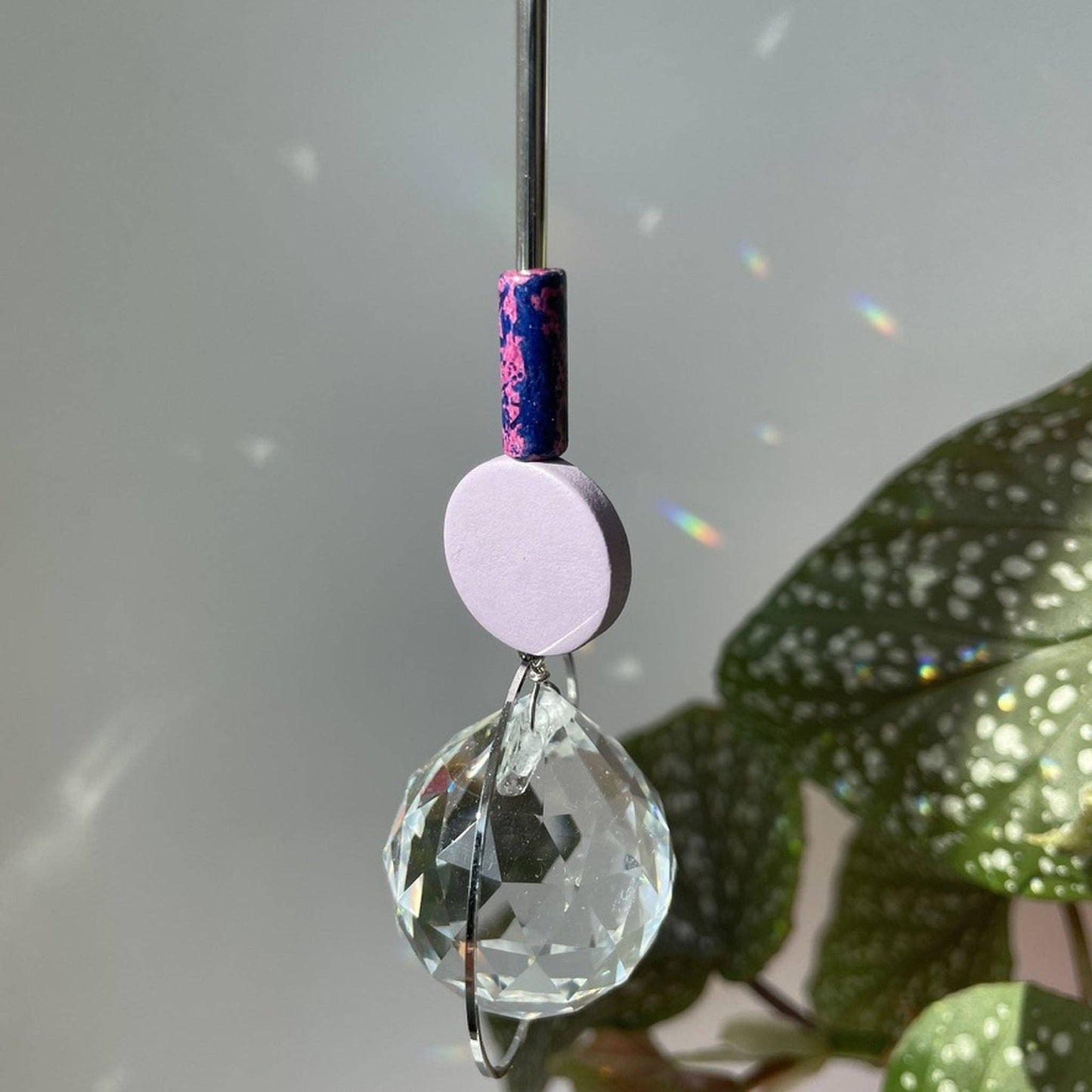 Suncatcher LIMITED / Lichtvanger / Raamkristal / Prisma - Disc lila violet zilver