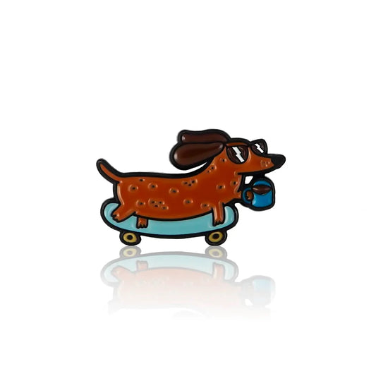 Pin - Teckel op skateboard