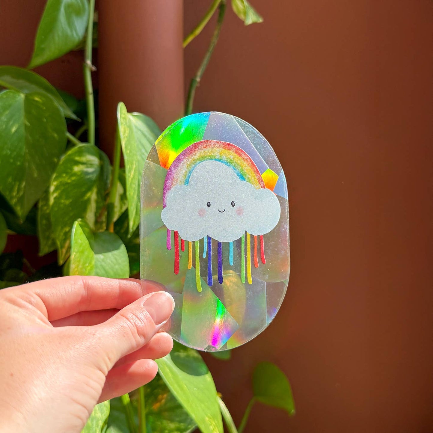 Regenboogmaker Sticker – Vrolijke wolk 🌈