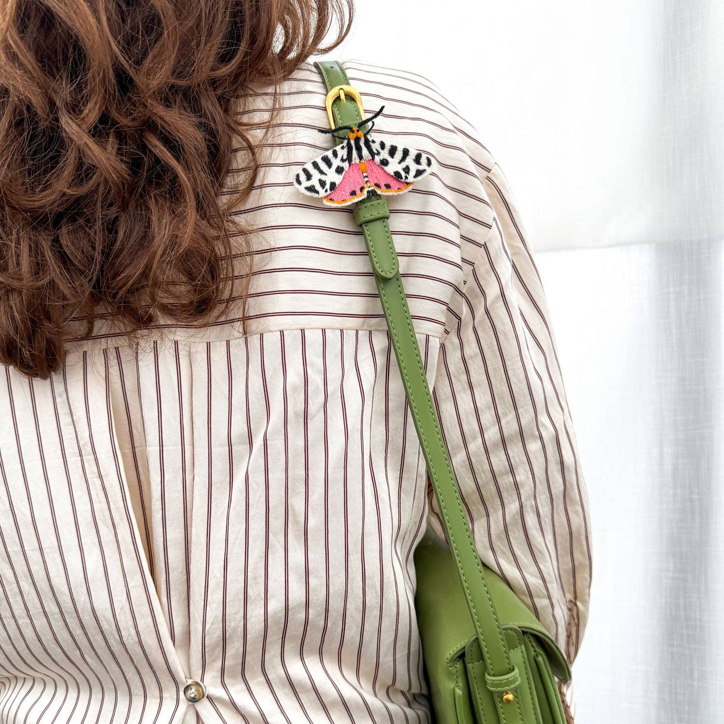 Tijgermot Geborduurde Broche - Botanische Speld