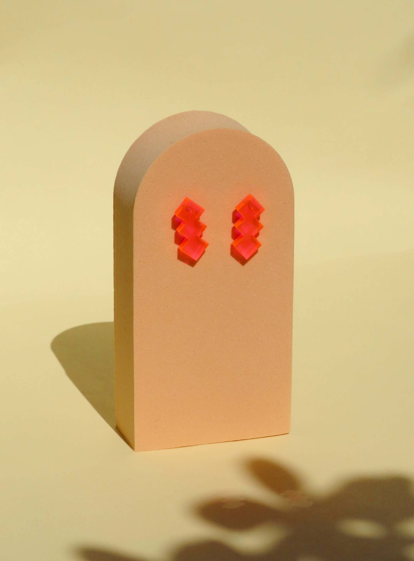 Neonroze Geometrische Oorbellen