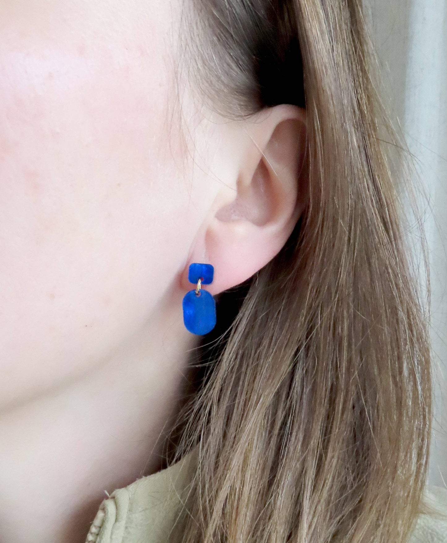 Blauwe Gemarmerde Mini Oorbellen