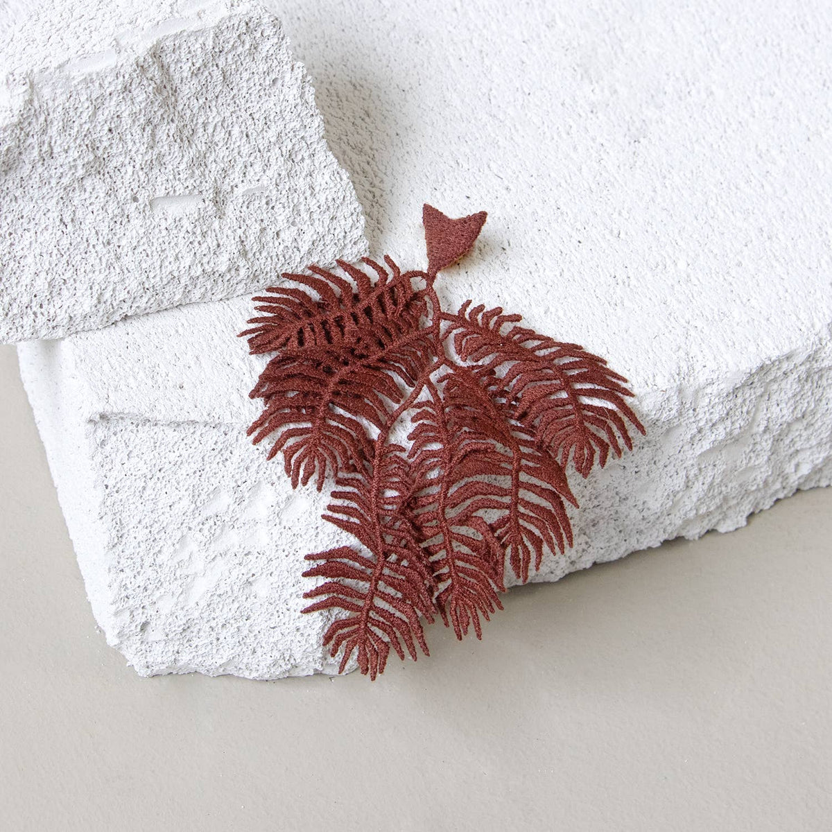 Struisveer Mos - Geborduurde Broche