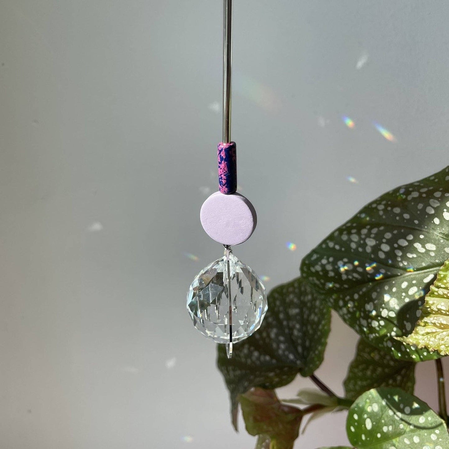 Suncatcher LIMITED / Lichtvanger / Raamkristal / Prisma - Disc lila violet zilver