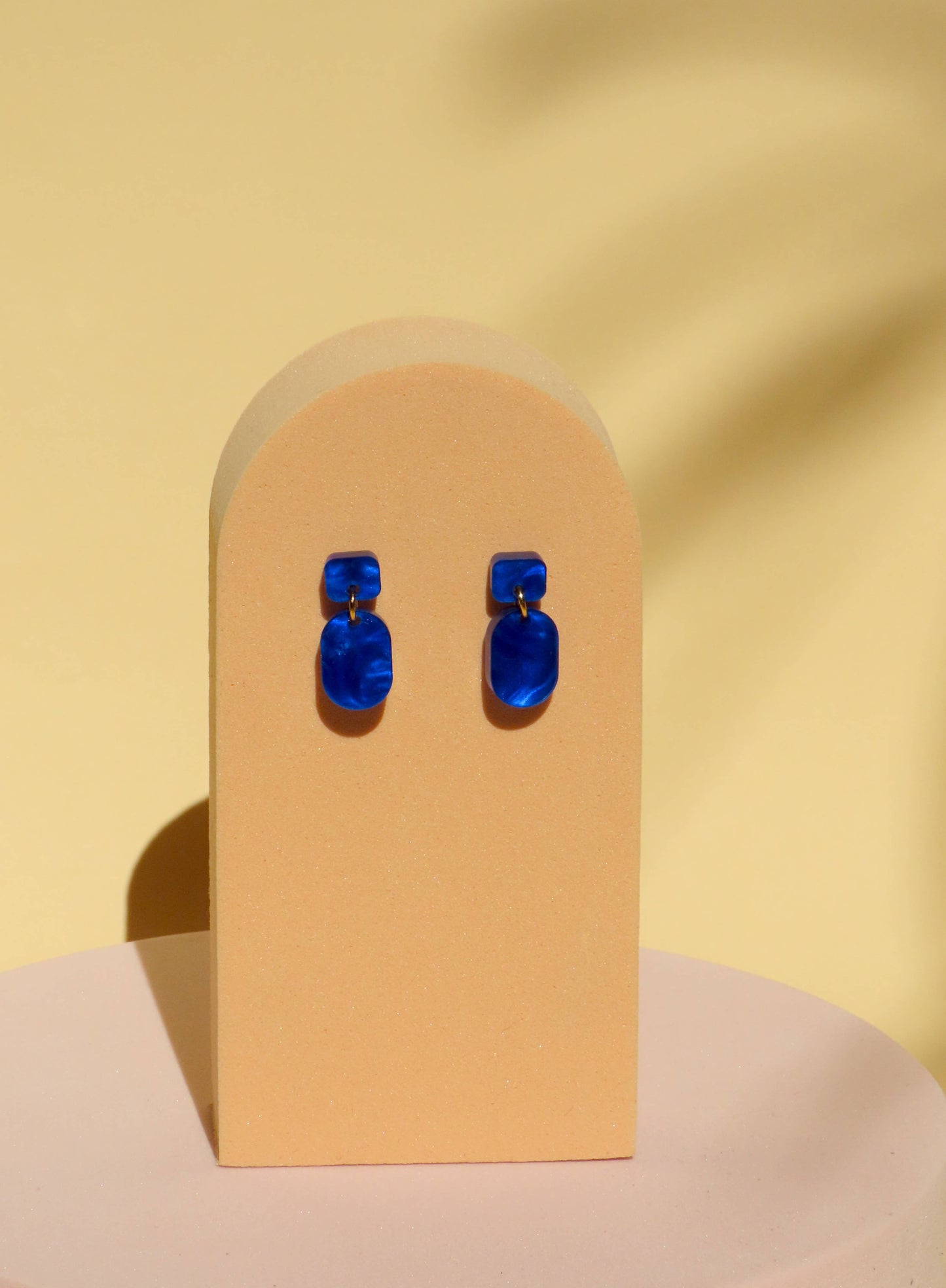 Blauwe Gemarmerde Mini Oorbellen