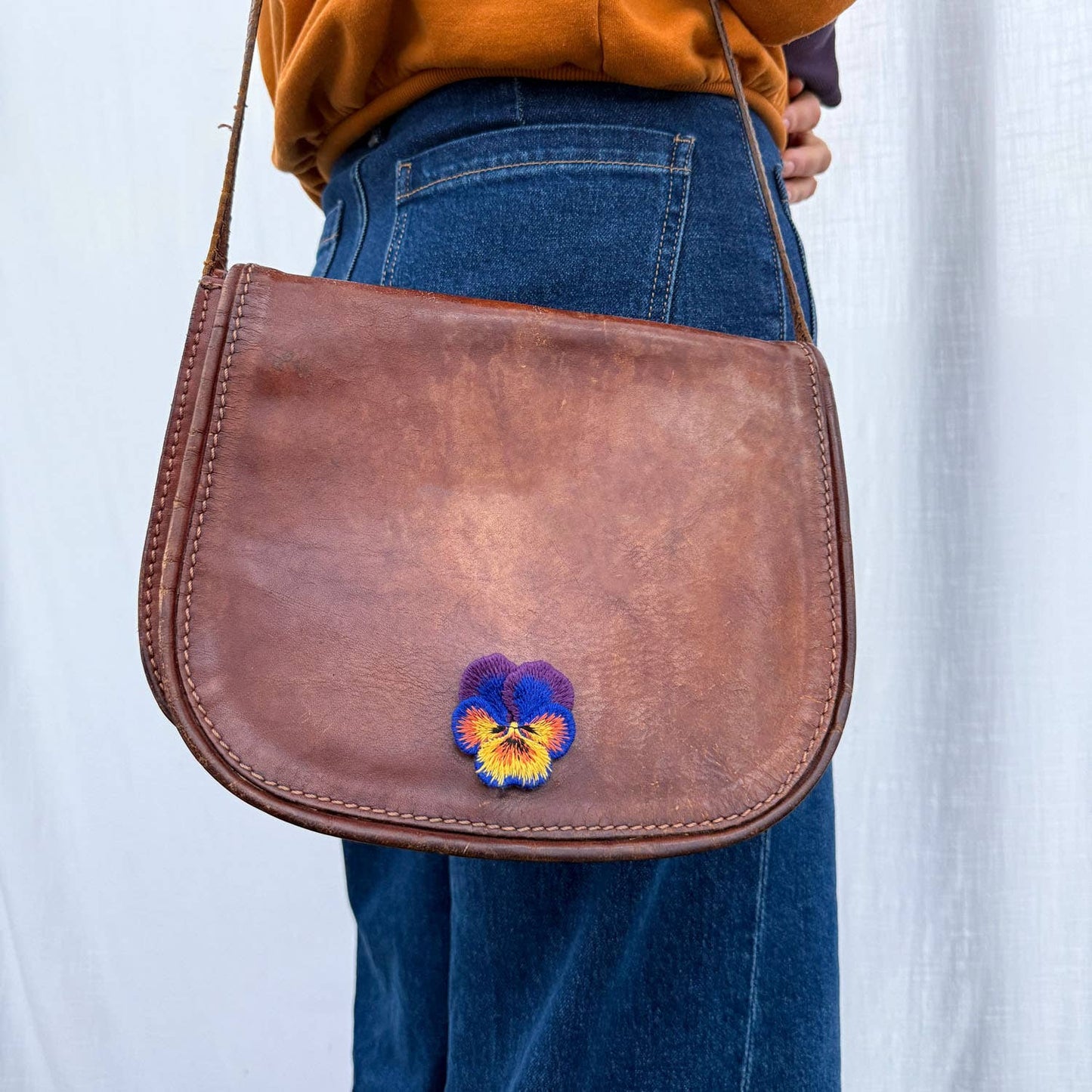 Viooltjes Geborduurde Broche – Botanische Speld