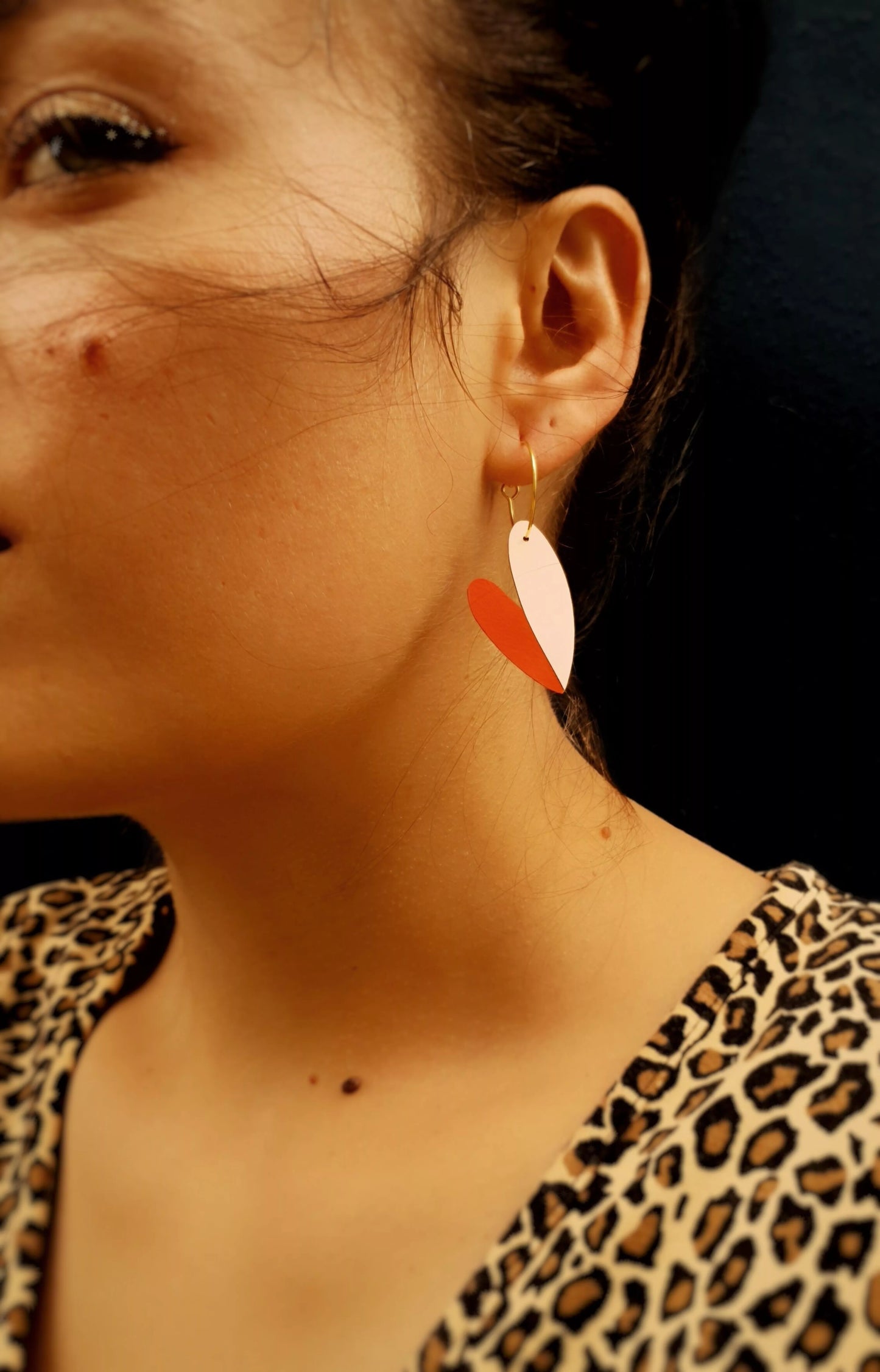 AMOR – Statement Hart Oorringen in Goudkleurig Formica – Met de Hand Gemaakt in Frankrijk