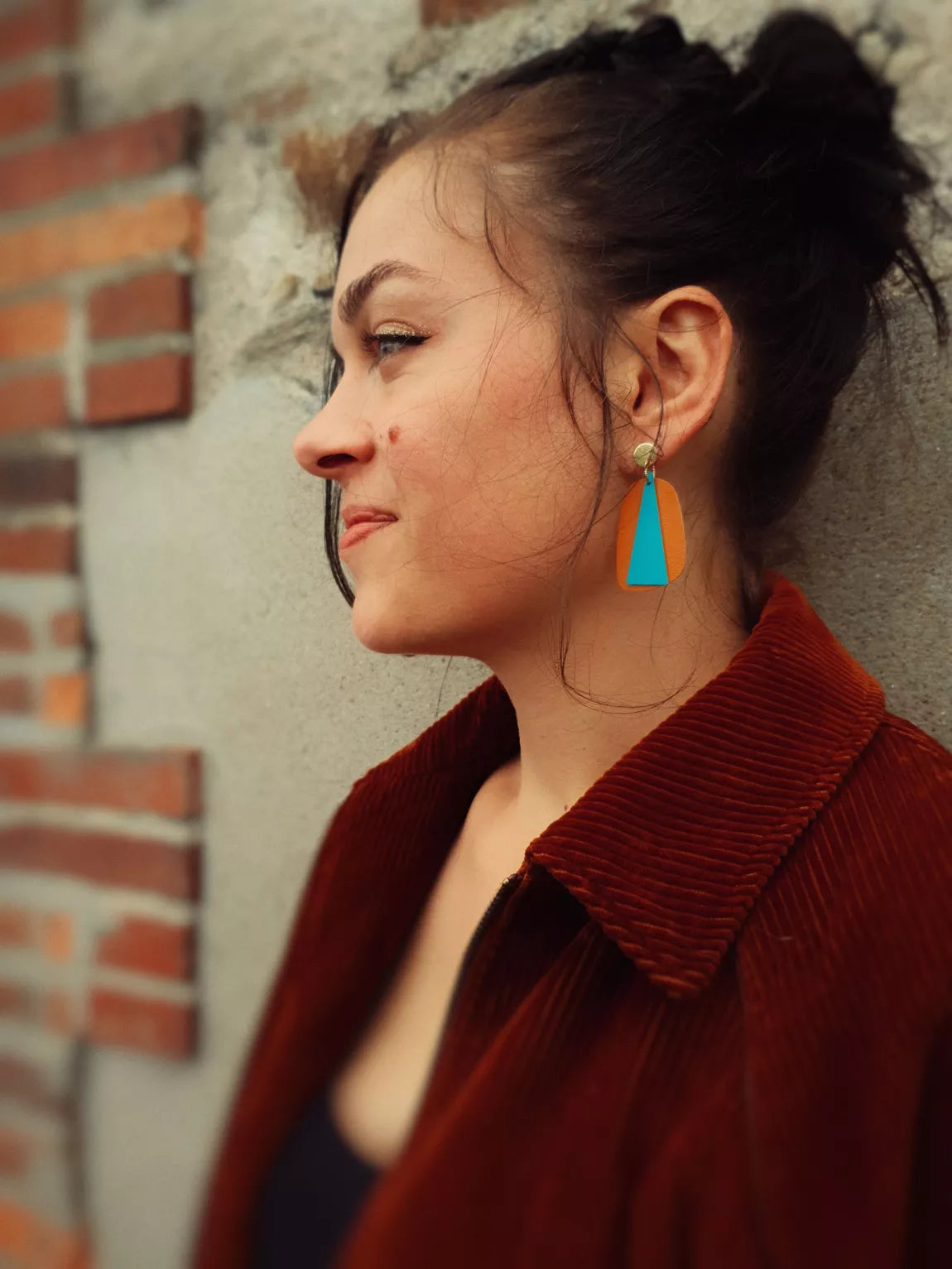 JASPER – Kleurrijke geometrische oorbellen van Formica – Light Blue/Red