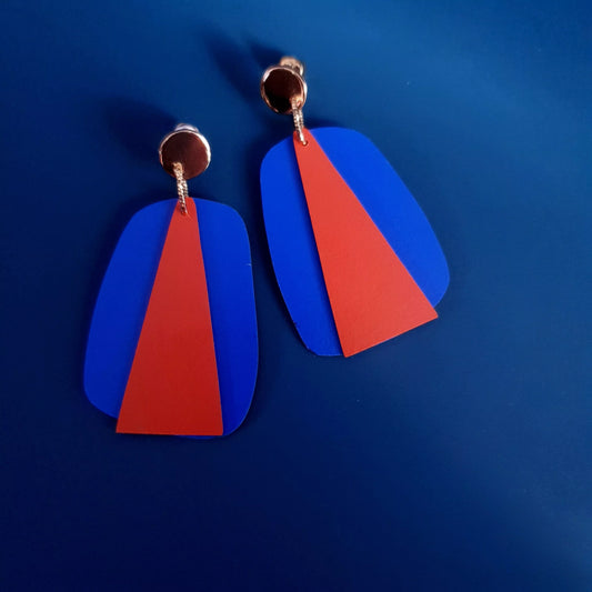 JASPER – Kleurrijke geometrische oorbellen van Formica – Blue/Red
