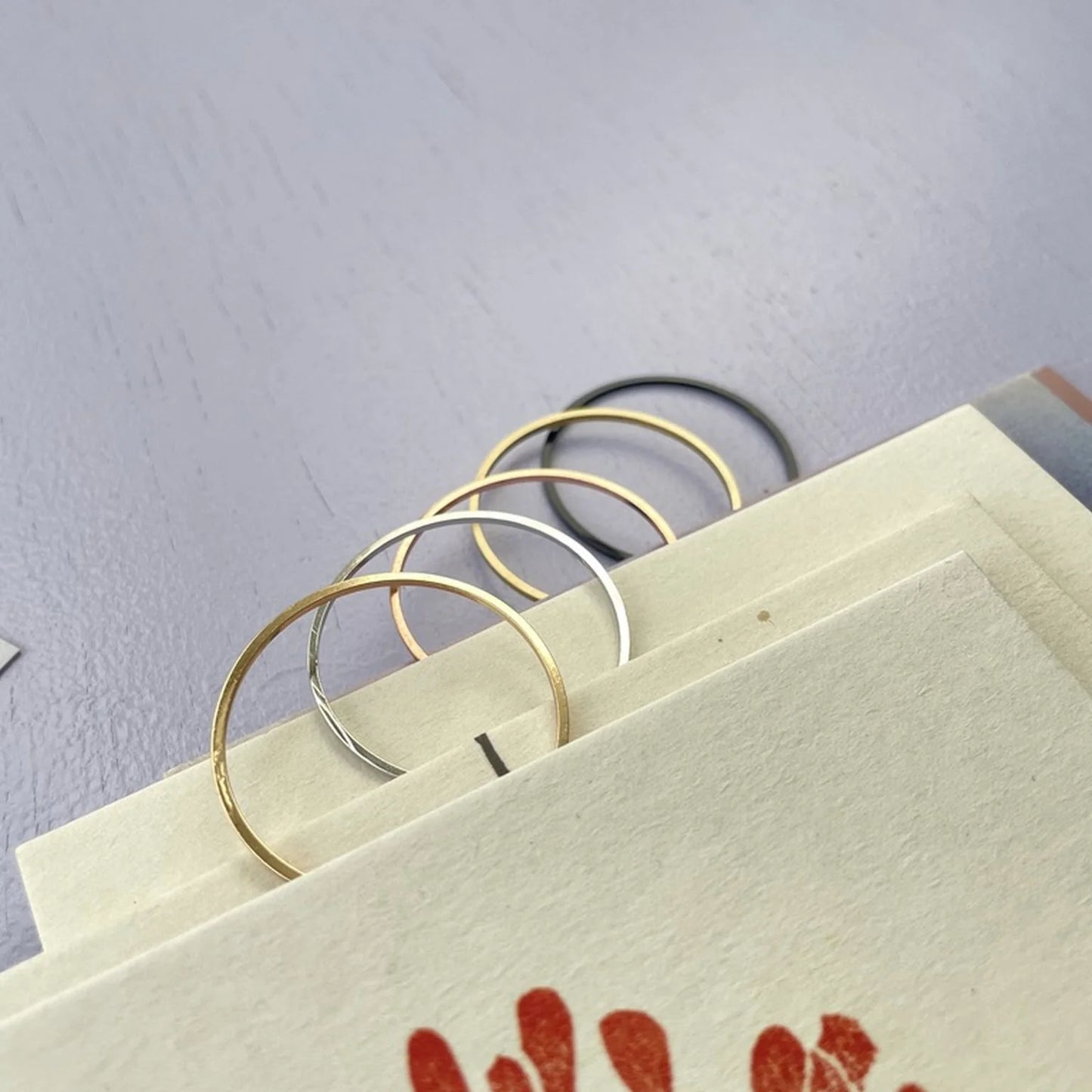 Hanger voor het ophangen van ansichtkaarten / foto's – kleine cirkel - woondecoratie