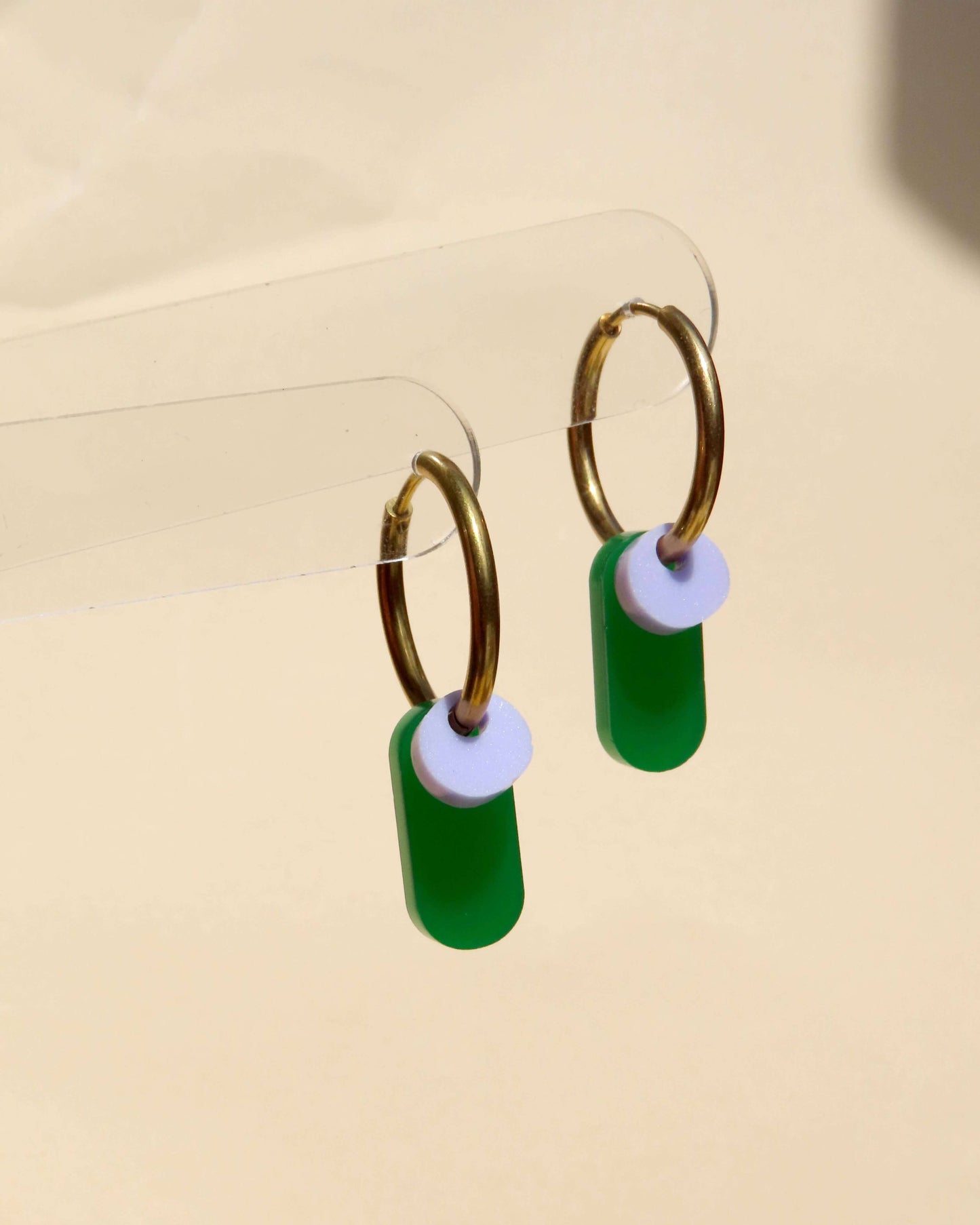 Dopamine Colors creolen in groen en lila