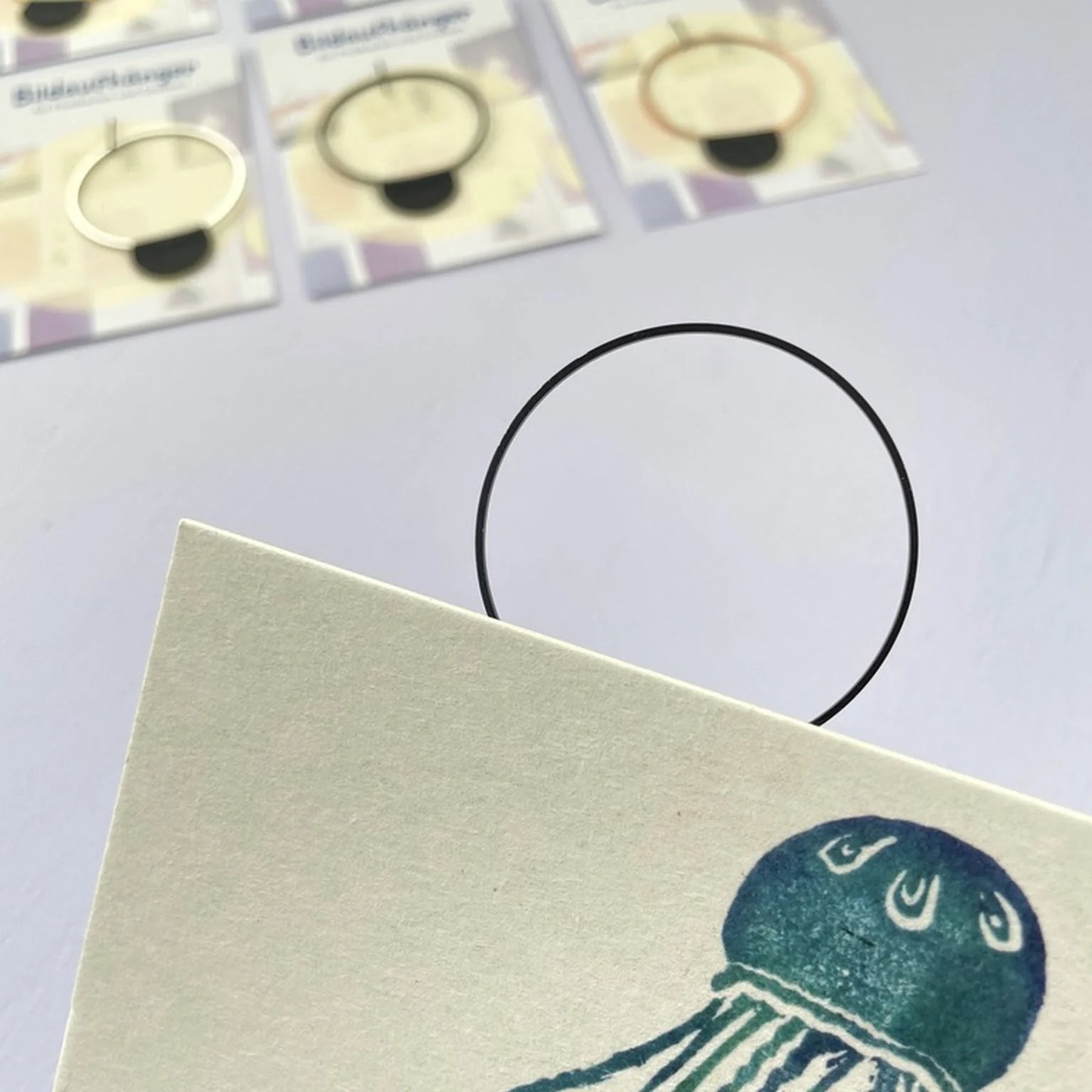 Hanger voor het ophangen van ansichtkaarten / foto's – grote cirkel - woondecoratie