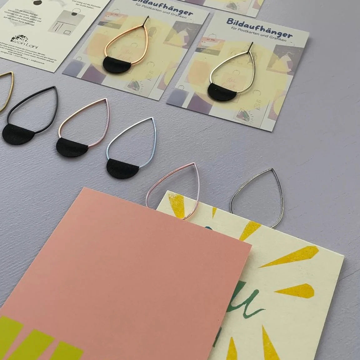 Hanger voor het ophangen van ansichtkaarten / foto's – grote druppel - woondecoratie