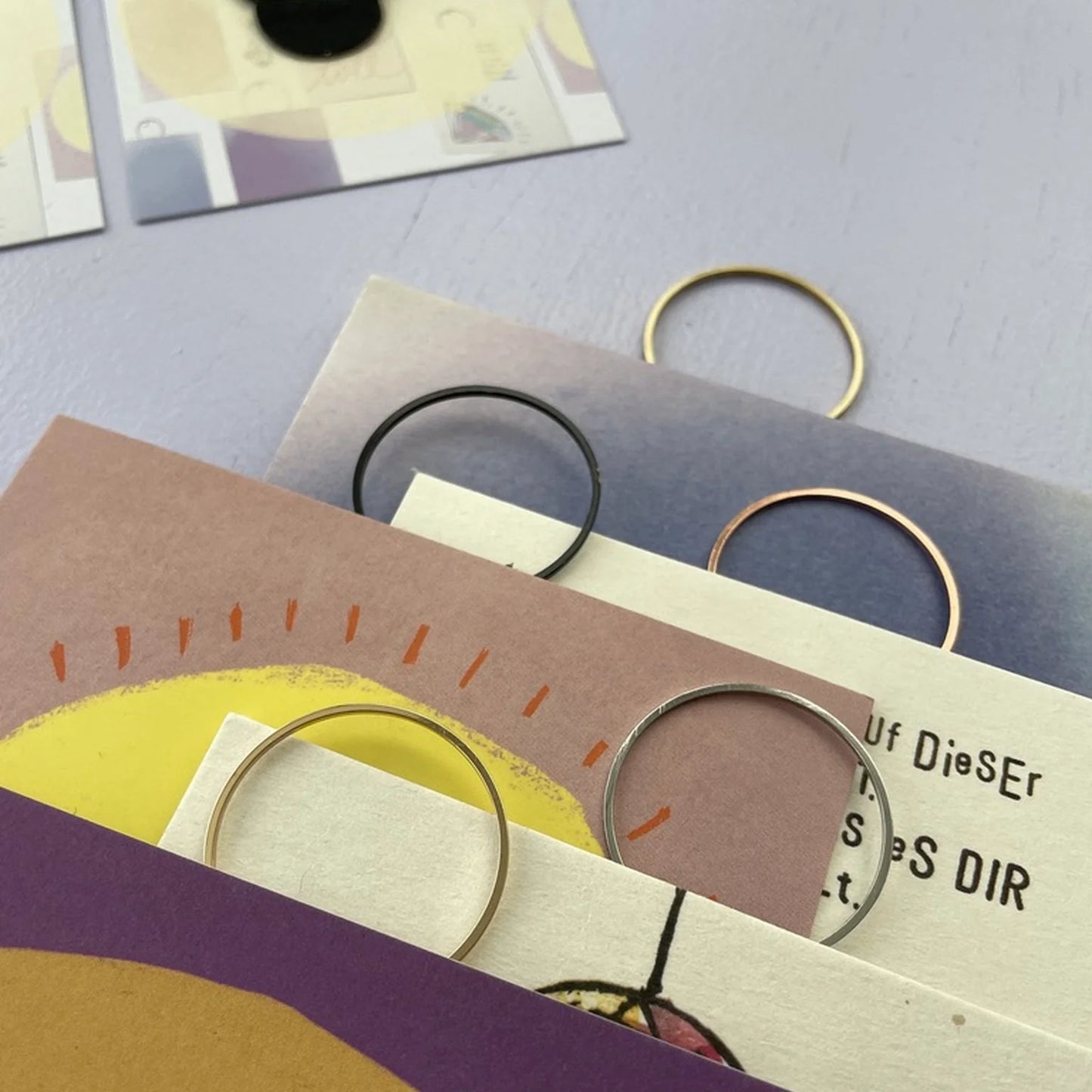 Hanger voor het ophangen van ansichtkaarten / foto's – kleine cirkel - woondecoratie