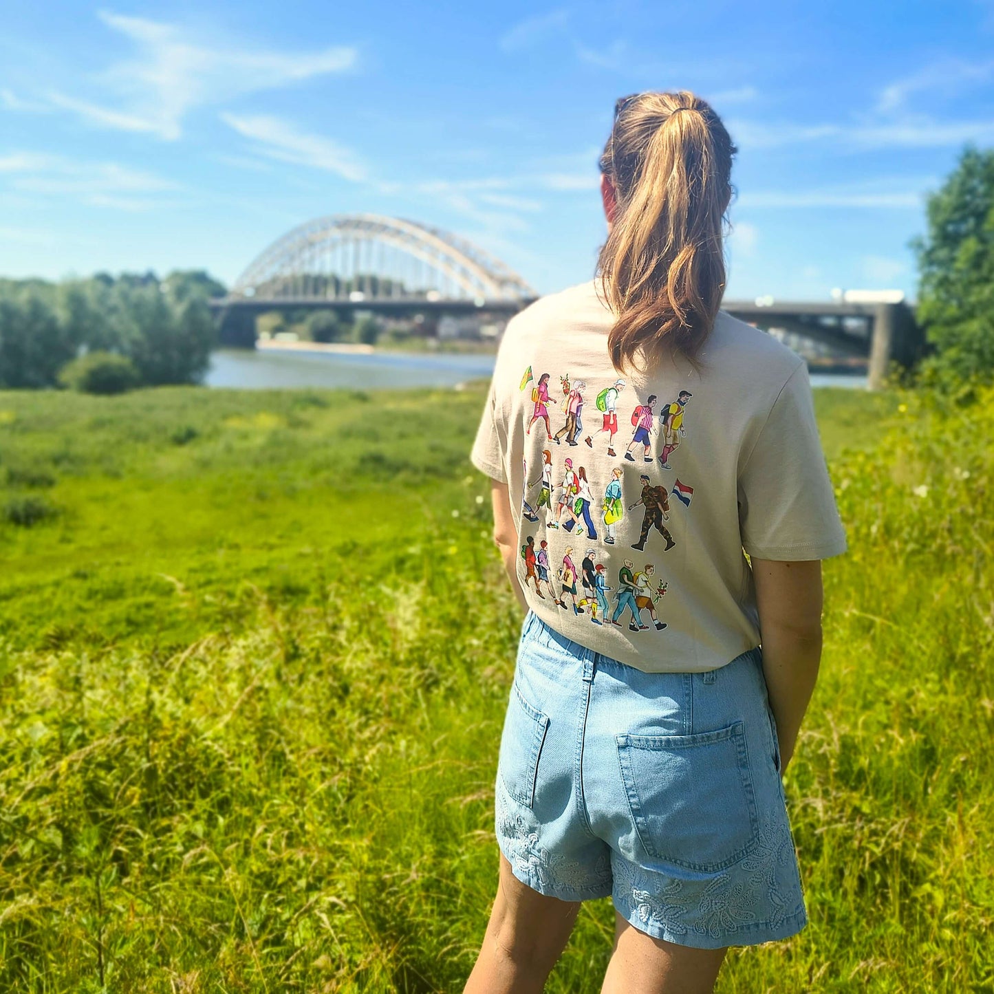 Vierdaagse t-shirt wandelaars beige