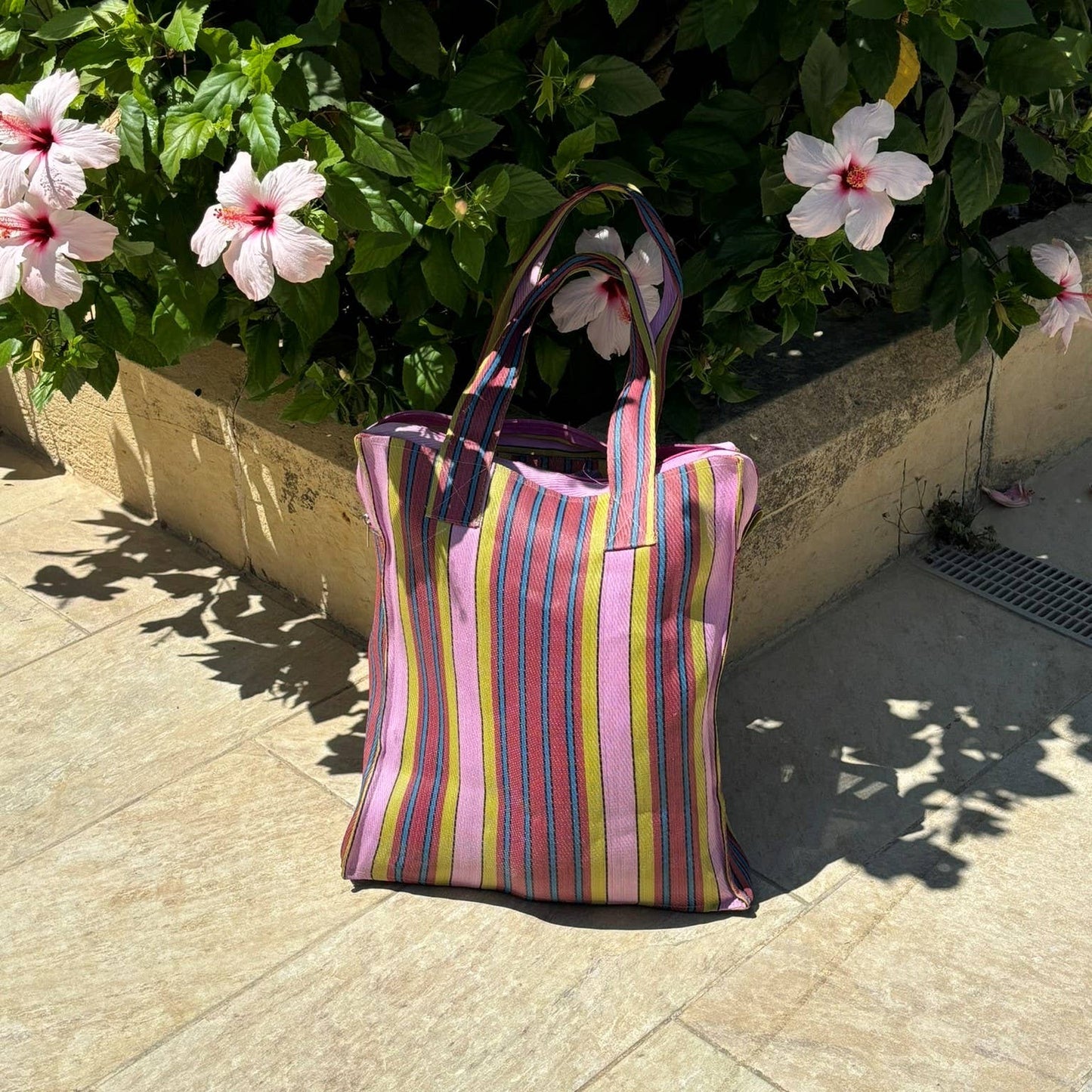 Schoudertas - handgemaakt van gerecycled nylon - Rood-Roze-Geel