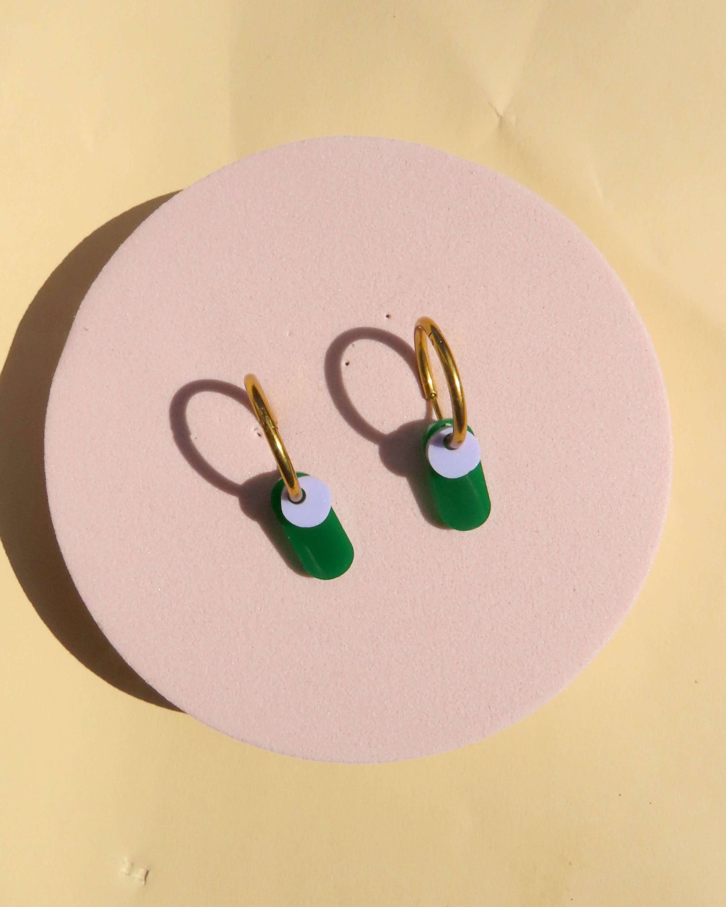 Dopamine Colors creolen in groen en lila