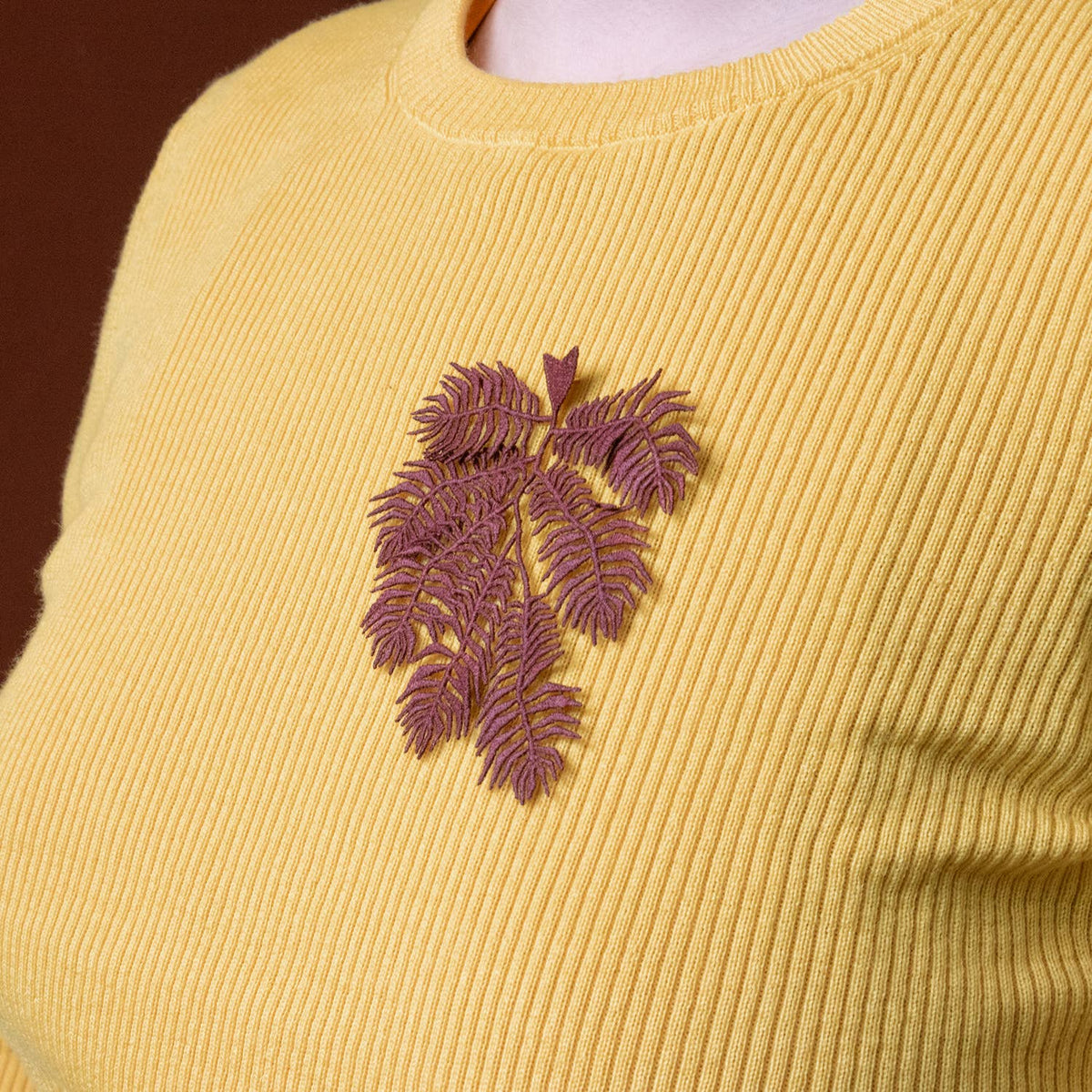 Struisveer Mos - Geborduurde Broche